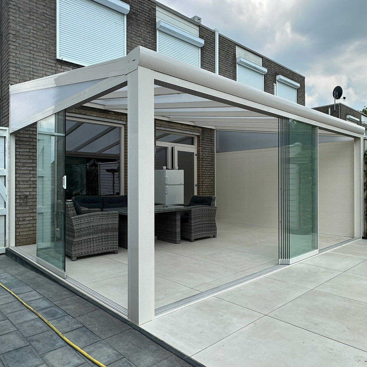 Witte Overkapping Een Terrasoverkapping Kopen Met Montage – Care4Gardens | Maakt ...